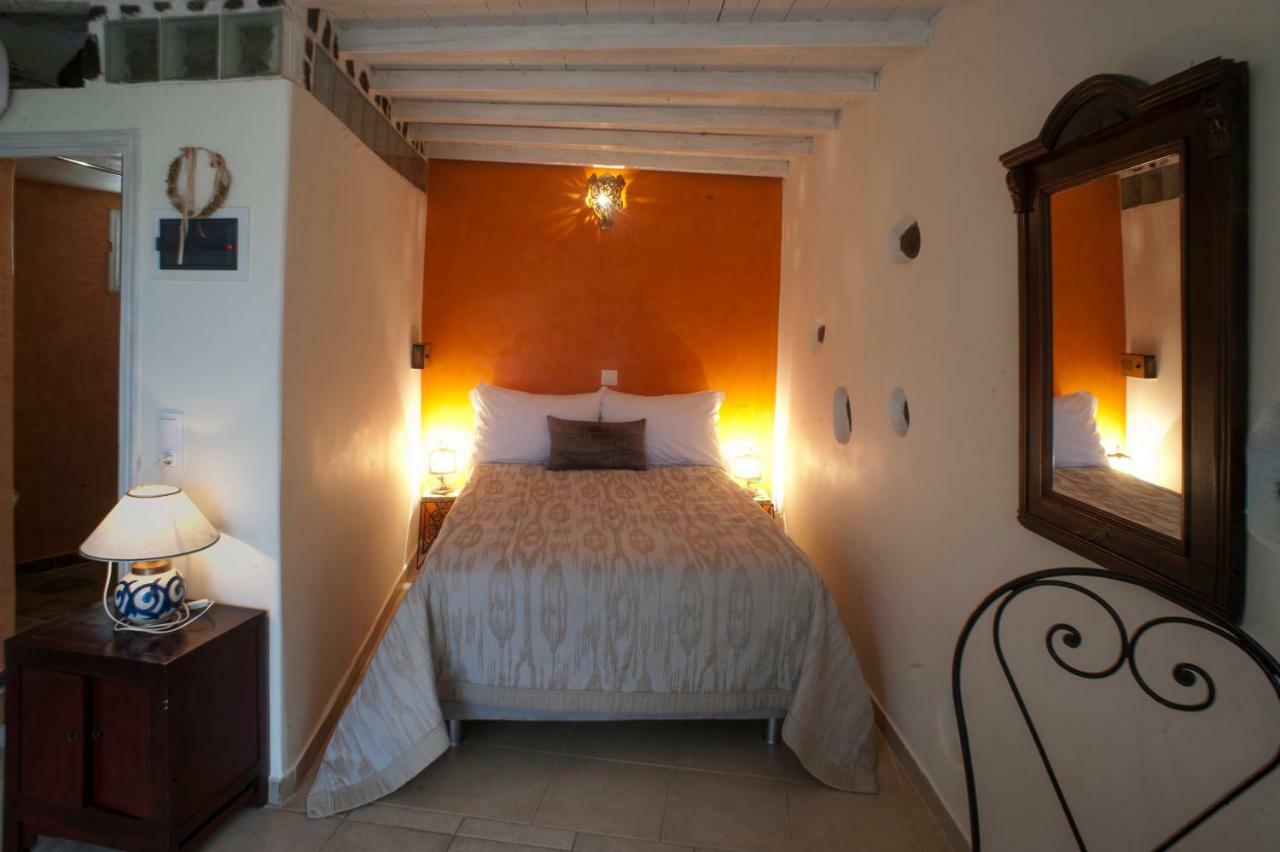 Heliophos Boutique Caves 3* Oía